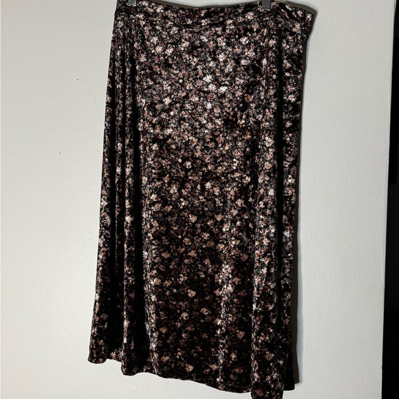Floral crushed Velvet Midi Skirt - Picture 1 of 3